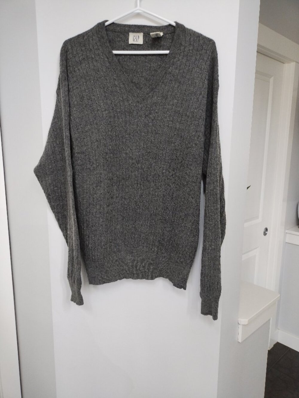 Vintage GAP wool blend cable knit vneck sweater